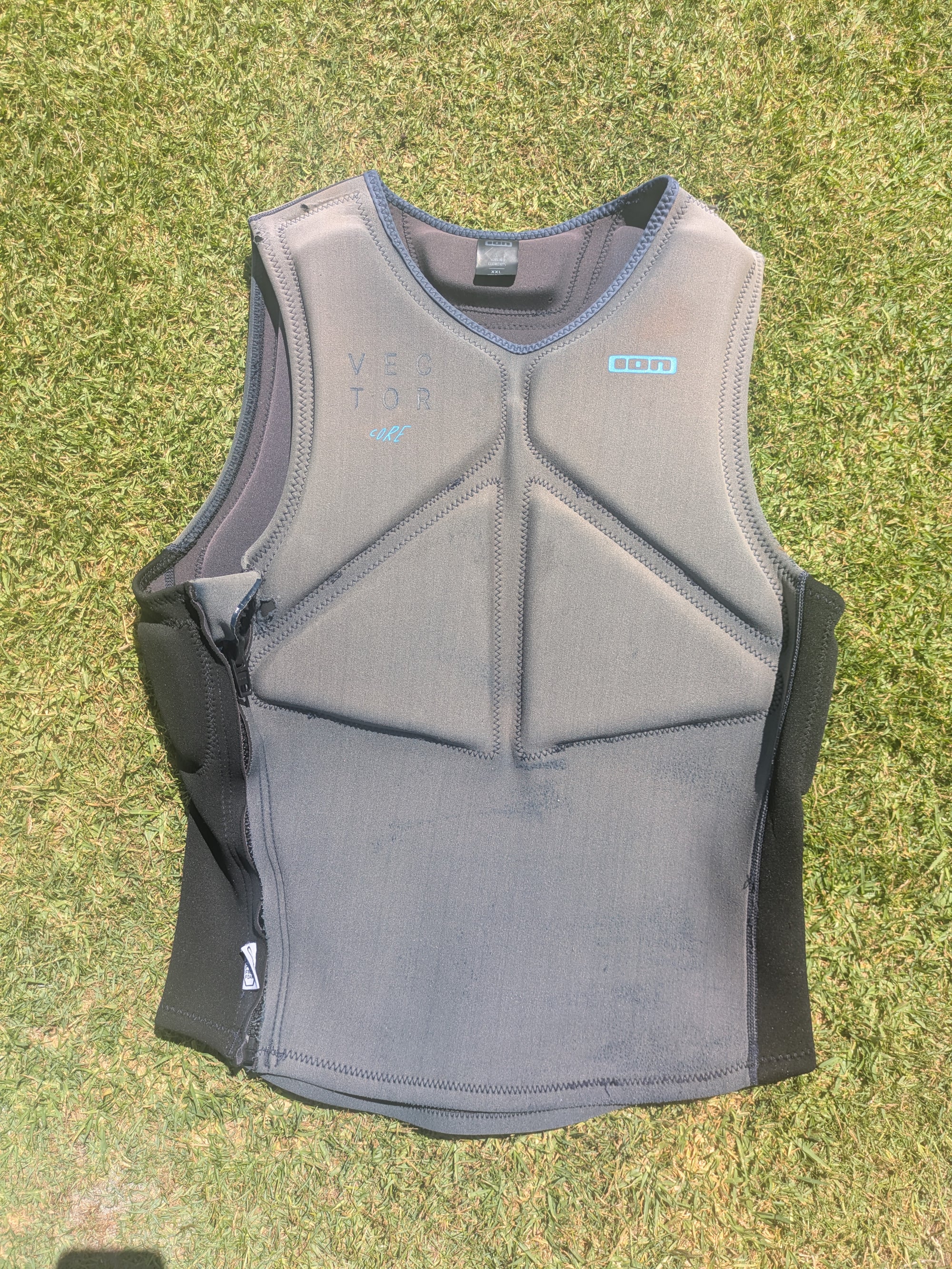 ION Vector Vest Core SZ - USED