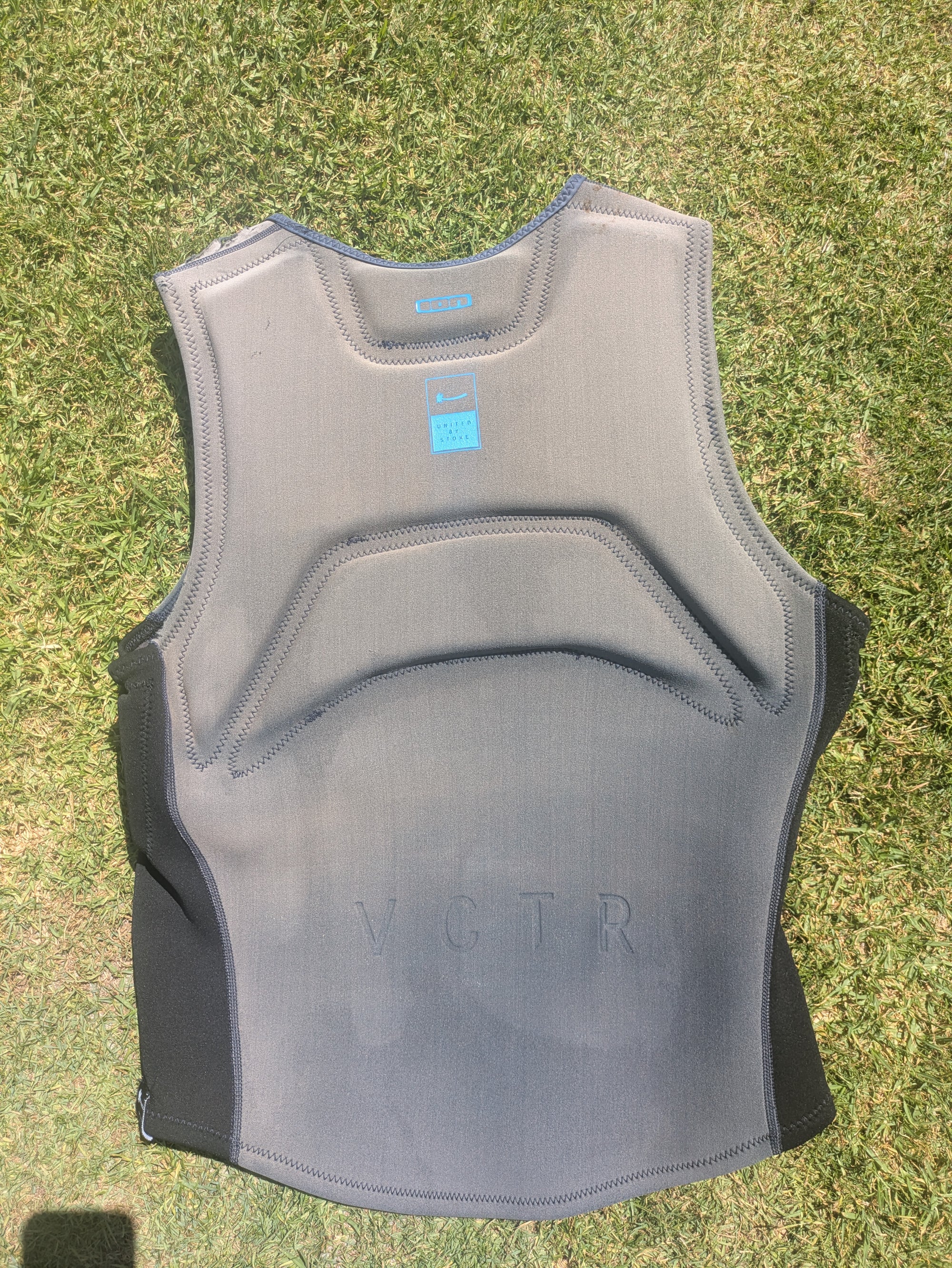 ION Vector Vest Core SZ - USED